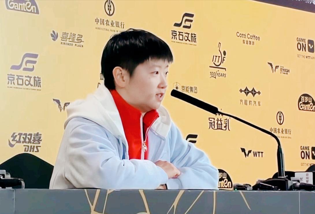 怪不得孙颖莎1:3输给帕拉南？赛后发布会说：昨晚发烧了！莎莎说：首先对手发