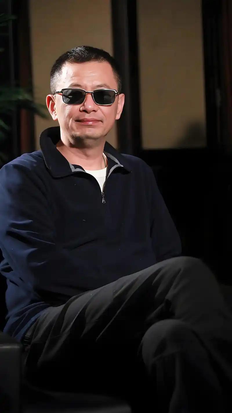 毕竟如果想当王家卫的老板，那还得先考虑公司是否愿意承担风险。是他们变聪明了吗？