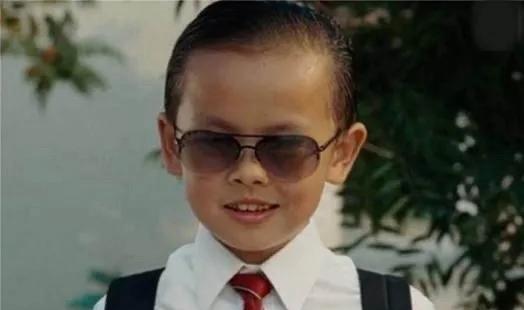 我觉得女扮男装最考验演员的可塑性。她们不仅要演得像男人，还要演出角色的灵魂