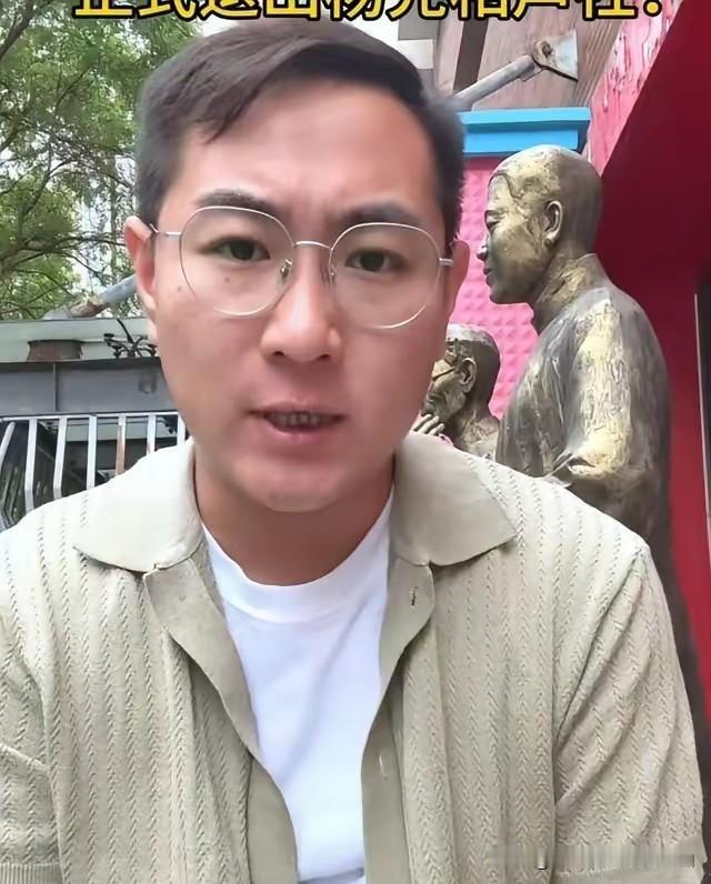 有人说郭德纲前弟子曹云金常抱怨自己委屈。他演出一场，报酬在一百到一百五十块最为常