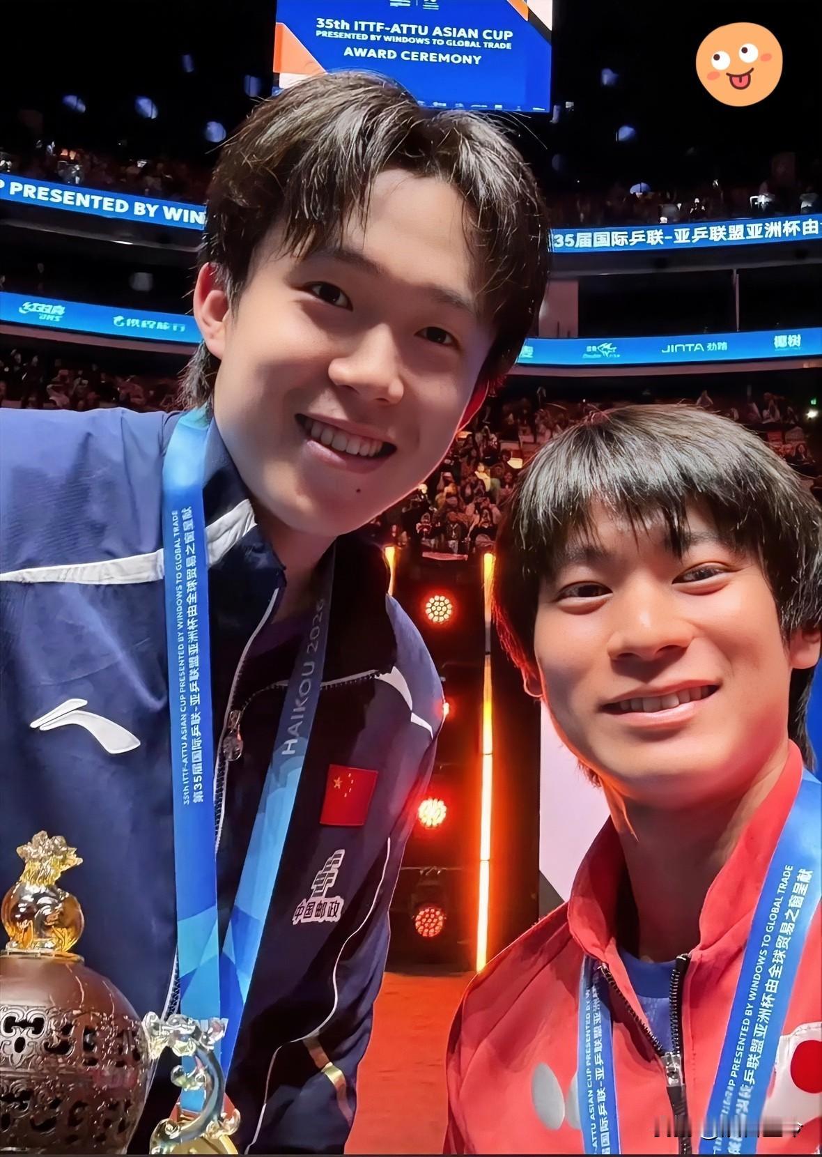 🔥笑不活了！日本选手追星太疯狂，颁奖合照直接把队友裁掉，只留中国冠军！