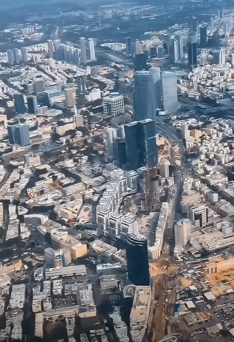 特拉维夫确实是最年轻的世界级城市，想不到有许多高层建筑，一股塑料味没温度。以色列