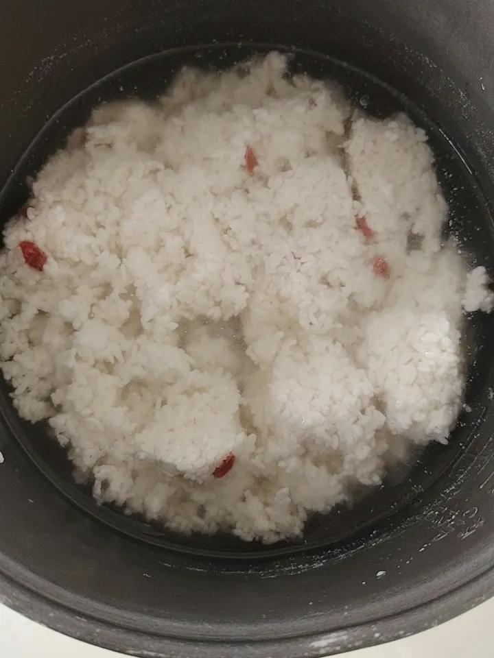 搞笑，我把送出去的醪糟又要了回来。去年学会了做醪糟，好心给每家亲戚送四碗醪糟。只