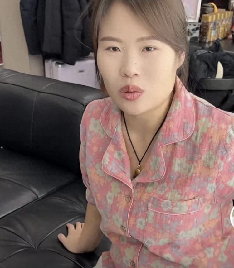 但这媳妇实在太拼了！接连四次剖腹产肚子挨四刀，拼着一身重病生下儿子，婆家前后态度