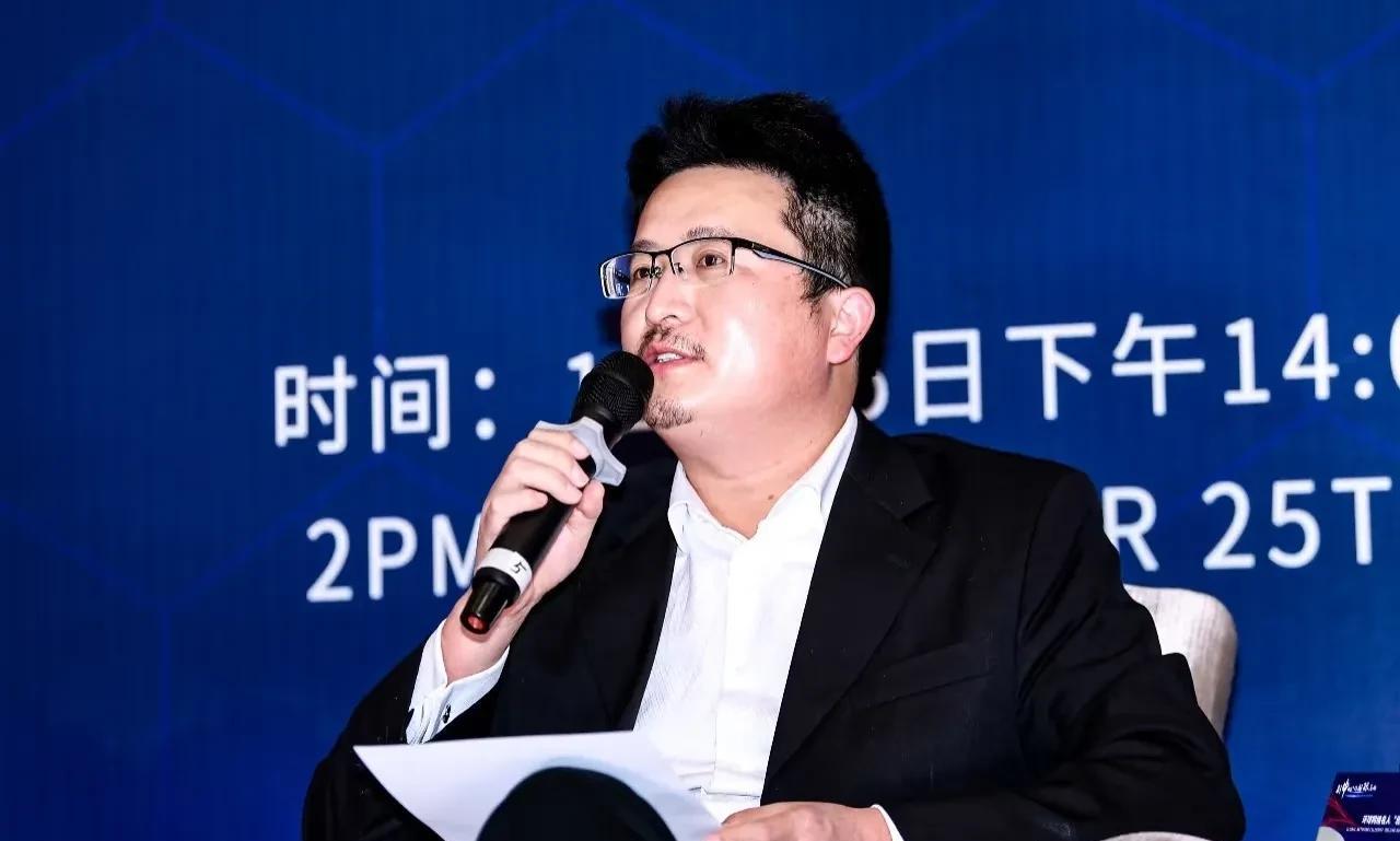 说真的，我挺佩服宋清辉的，他是怎么做到顶着全网骂名，依然坚持唱反调的。之前大连