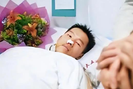 2005年，南宁一家医院19楼，25岁的韦兆安纵身跃下，结束了年轻的生命