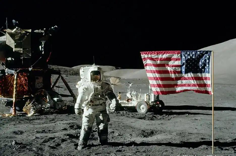 很多人不知道，最先质疑美国登月的，其实是美国人自己的基本盘！“美国登月造假”