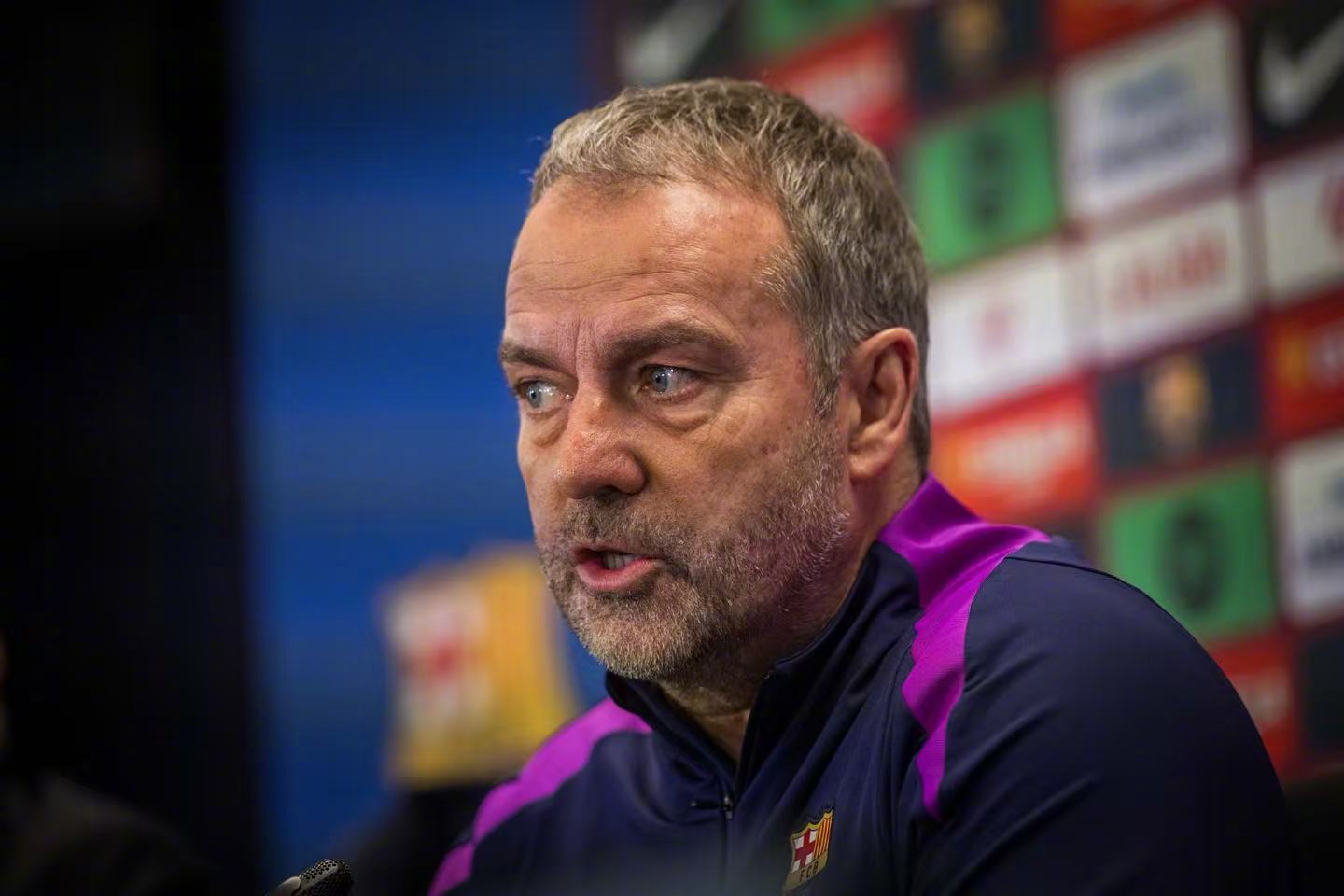 🎙️主教练弗里克吉罗纳vs巴萨在赛前发布会上表示：【关于对阵吉罗纳】🗣️“吉