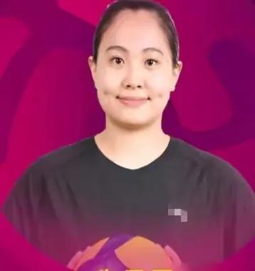 中国女排又出怪事，主教练赵勇是不是疯了？他竟然把一个18岁的副攻王奥芊，当成核心