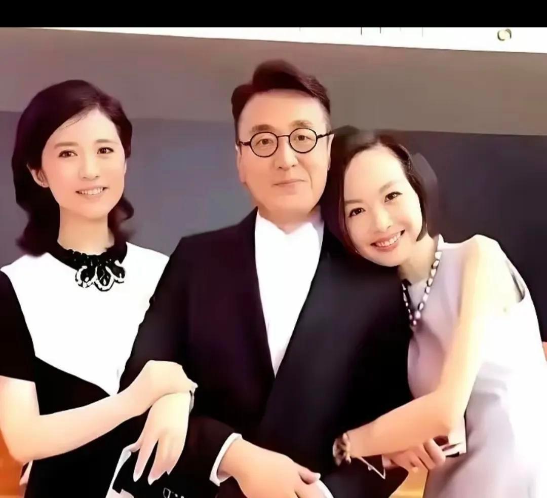 “一个人干不过一个公司。”窦文涛偏不信。2023年，他把工作室升级成“文涛