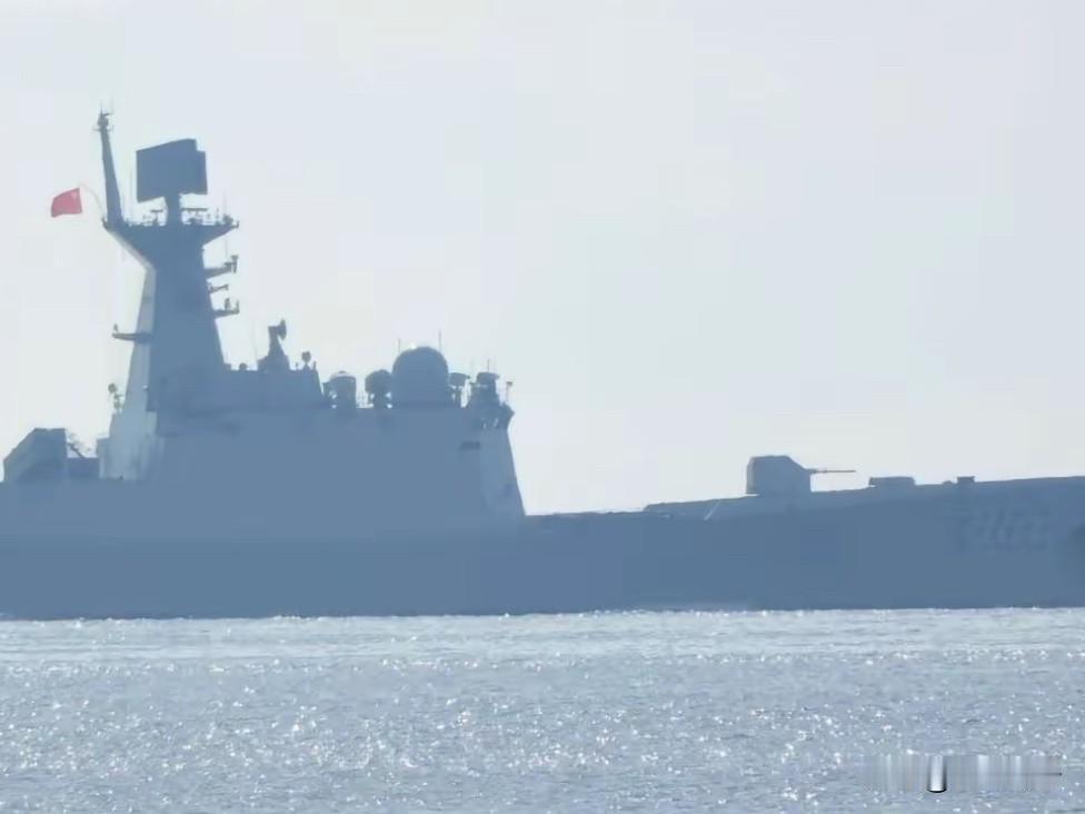 “中国海军堵门了：054A护卫舰堵住菲律宾家门口！”2026年9月27日，中国海