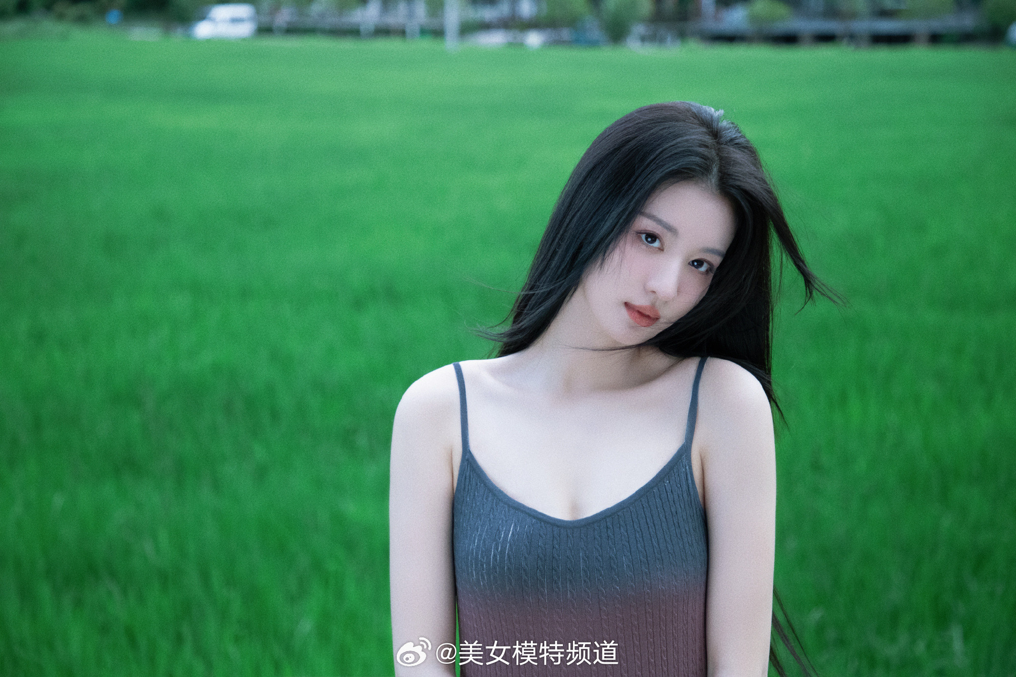 王楚然清新甜美的绿野少女