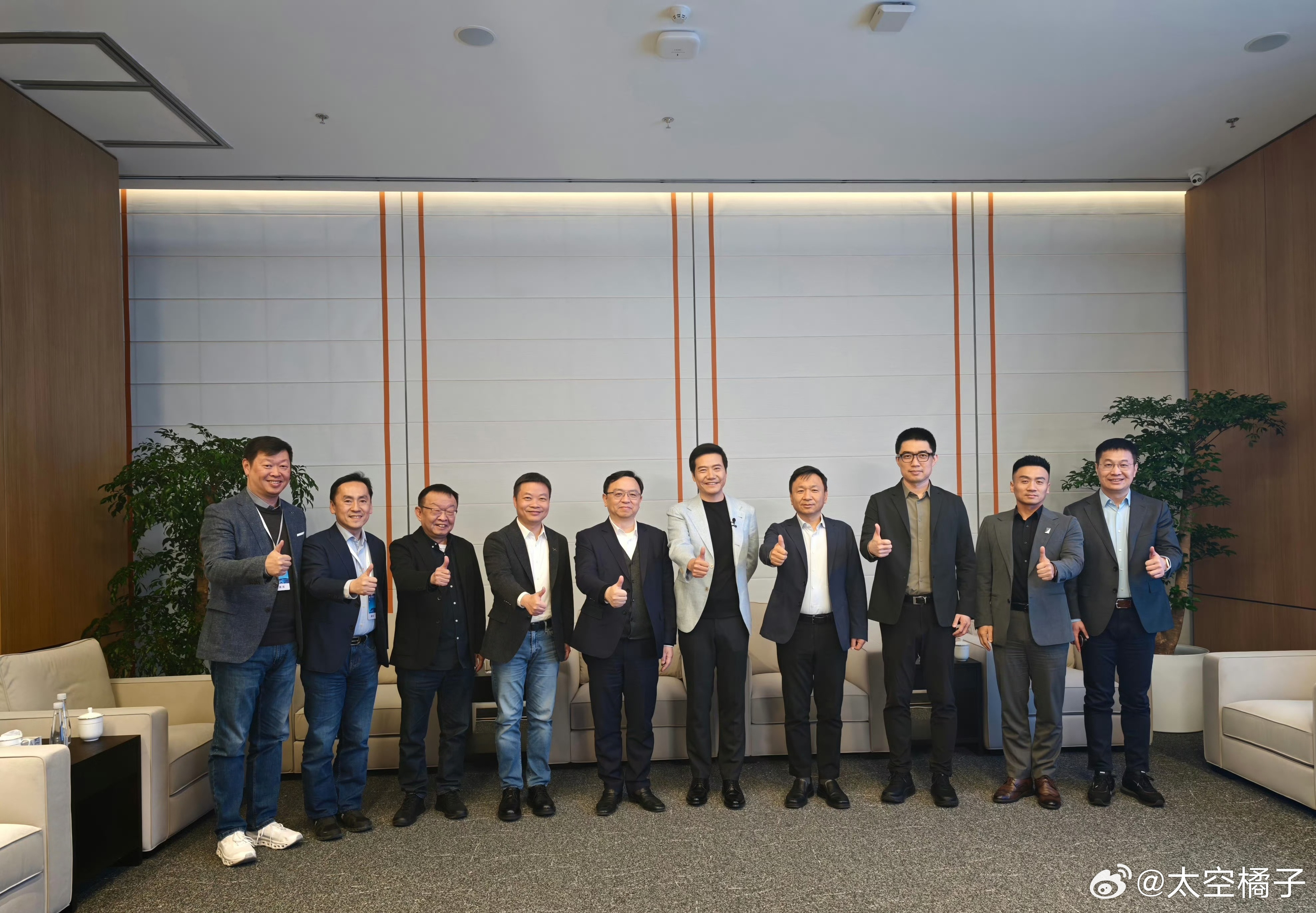 李想好Geek啊带着理想Livis眼镜，去参加小米新SU7发布会记得去年上海车展