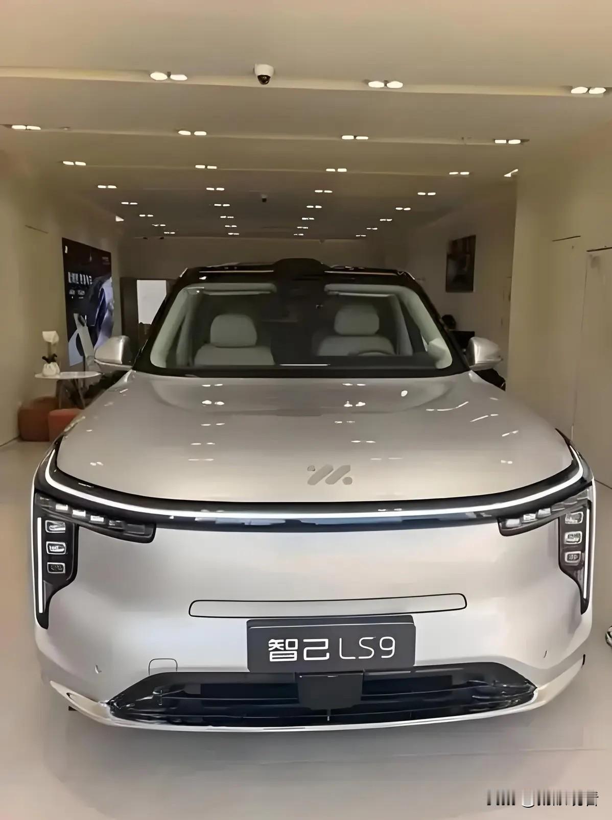 上汽旗舰智己LS9深扒：大六座SUV竟藏这么多黑科技！想选大六座SUV又怕