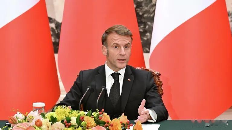 【马克龙请求中国呼吁俄罗斯停止对乌克兰能源系统的冬季打击】12月4日，马克龙访华