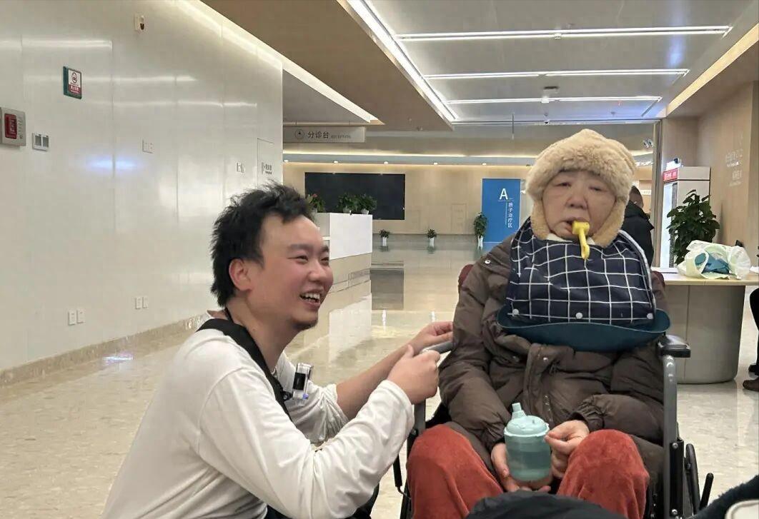 真没想到，再看到这条新闻，是句号。6月2日，王芳在武汉一处普通出租屋里离开了