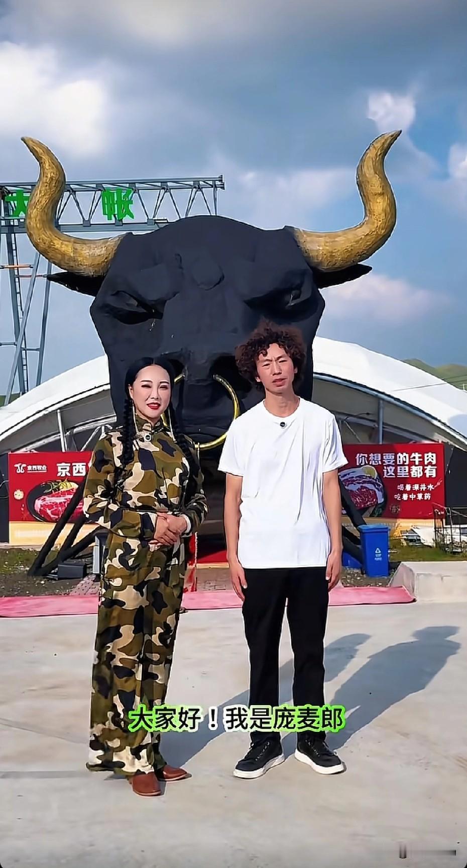 庞麦郎最近跑到乌兰察布京西草原去了！他直呼“太美了”，蓝天白云绿草甸子确实带劲。