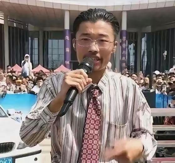 郭有才快撑不住了：每月花20万在深圳租直播工作室，养着30多人的团队，光工资