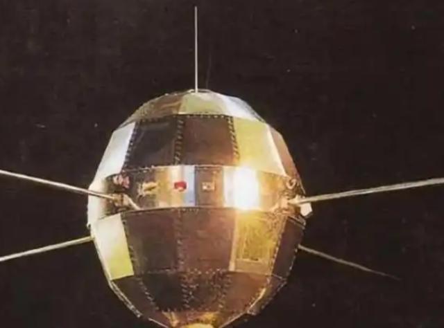 为什么东方红一号至今都没有坠入大气层？很简单，因为当初把东方红一号发射出去的时候