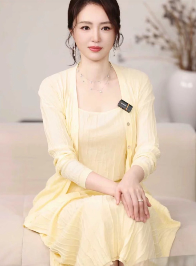 突然有点理解张维伊了董璇虽然离了又带着个娃，年纪也比他大，但她真的是个很豁得