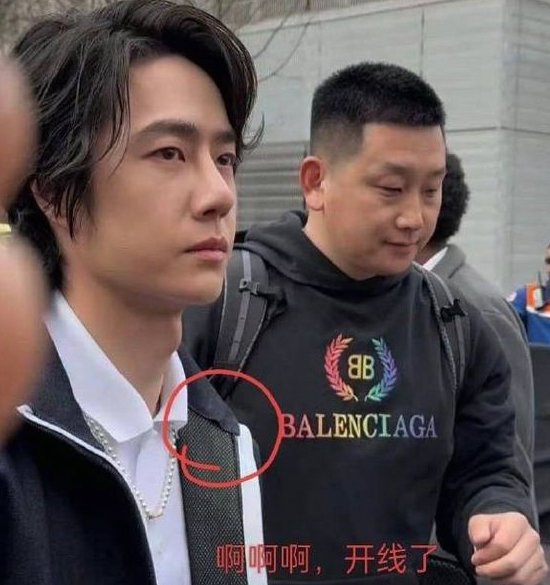 看秀待遇大不同：王一博被拦，肖战C位，舒淇获CEO迎接