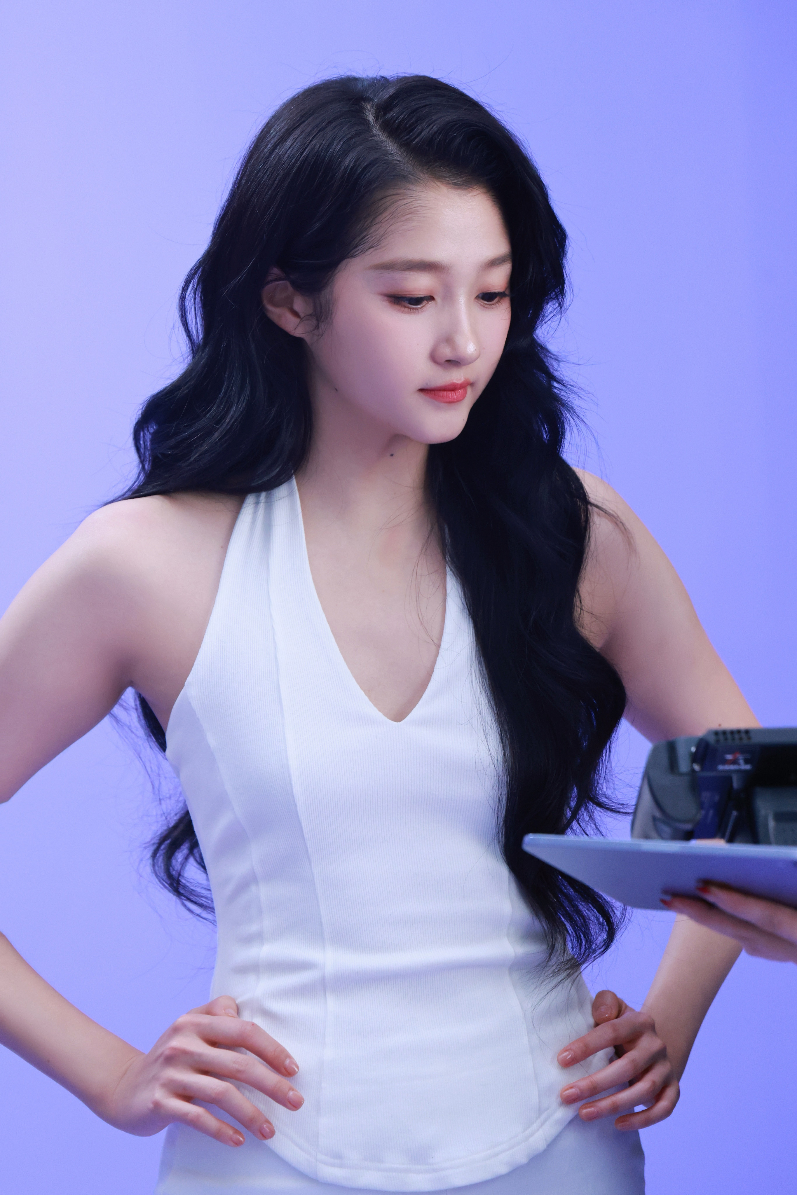 关晓彤新年超美形象大片美成啥样了，这么细的腰一定很好抱