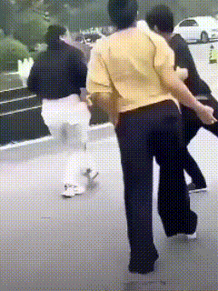 哀其不幸，怒其不争。跪着的父母，养不出站着的孩子。咋又让我刷到去年9月份山东