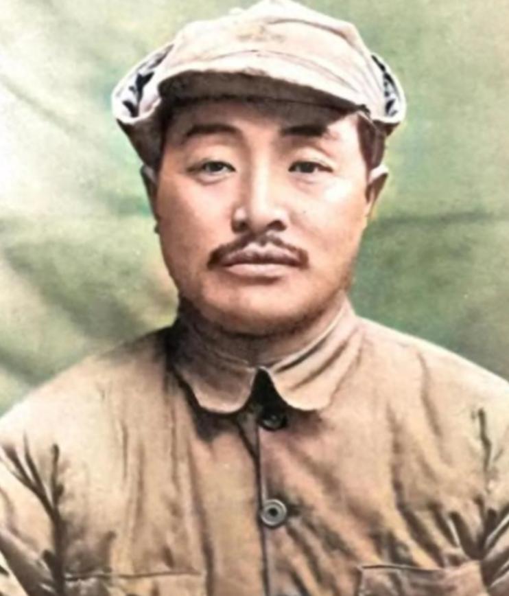 1939年，贺龙欲提拔老部下当旅长，伟人却反问：那个给八路送过4000大洋的土财