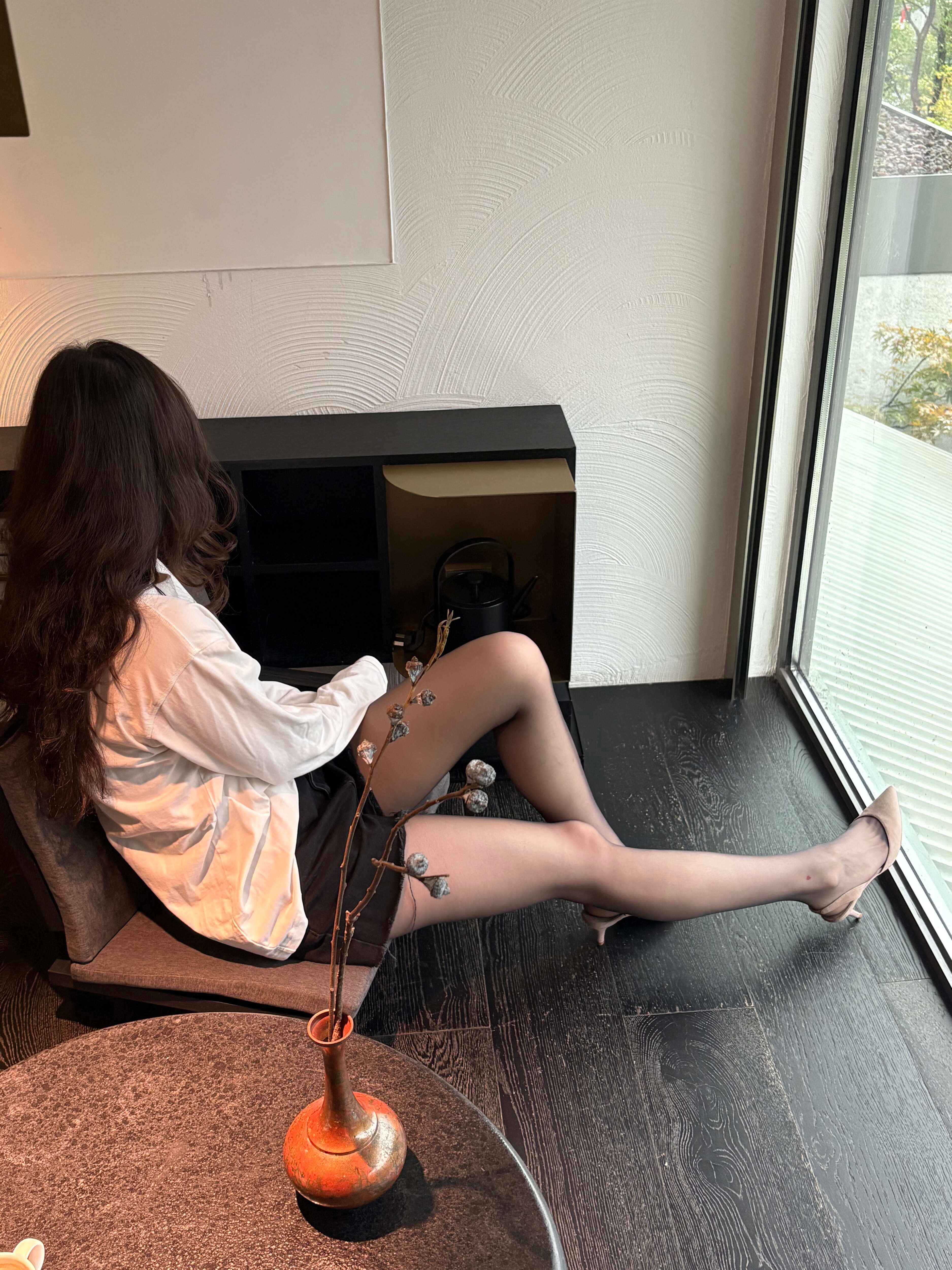 OOTD| 深秋的一抹灰YYDS 灰灰的丝袜配小高跟也蛮好看  ​​​