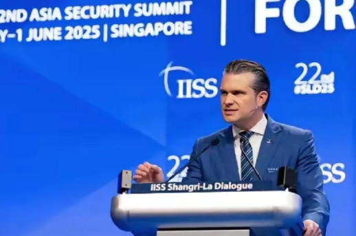 给新加坡脸了。刚刚结束的香格里拉会议，实际上已经沦为以美国“为首的西方国家围攻