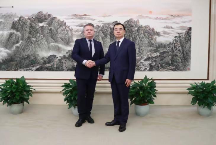 4. 乌克兰外交部第一副外长访华强调恪守一个中国原则：泽连斯基派乌克兰外交部第