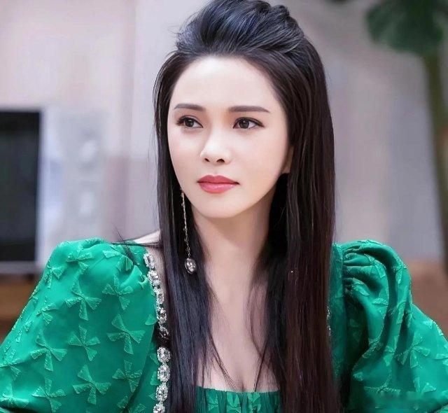 伊能静终于把这段往事说透了：当年秦昊揣着20万存款娶她时，她银行账户里躺着600