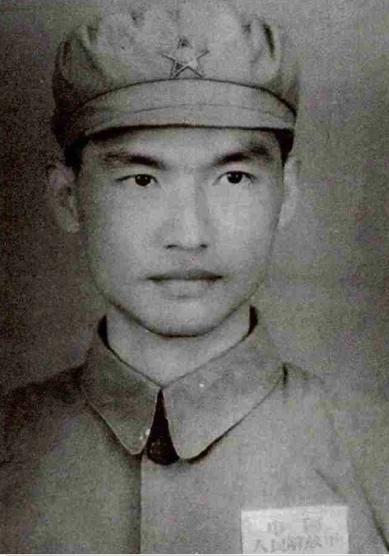 1947年，我军战士在河边俘虏了一名国民党少校，连长正要审问时这名少校却道：同志
