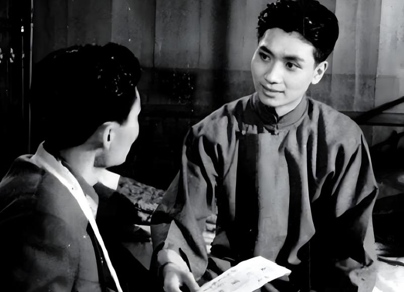 1941年，四川宣汉的荒山上，地下党员宋更新连中三枪倒在血泊中。特务走后，他强