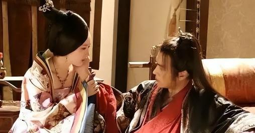 公元671年，太平公主去外祖母家串门，谁知，表哥贺兰敏之竟强行与她发生了关系，事