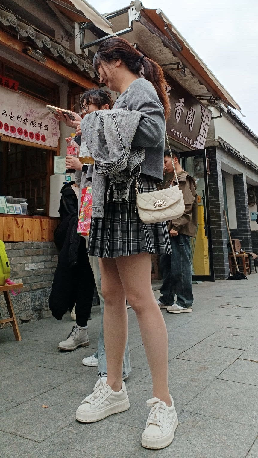 迷人的大长腿今日穿搭​​​