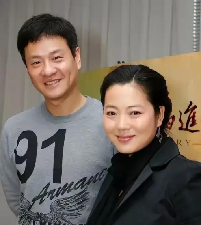 2003年，王茜华和丈夫周京到饭店吃饭，没想到结账时，周京却说：“饭钱我付了，回