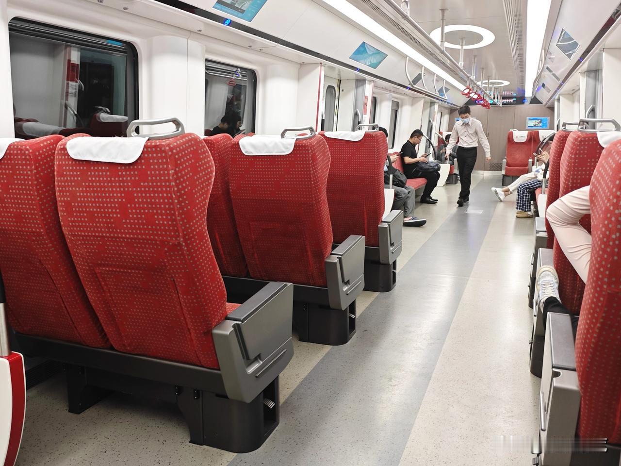 2蚊鸡，可以体验一次“搭到巴西”的感觉？没看错，广州最快地铁，隐藏了“高铁软座”