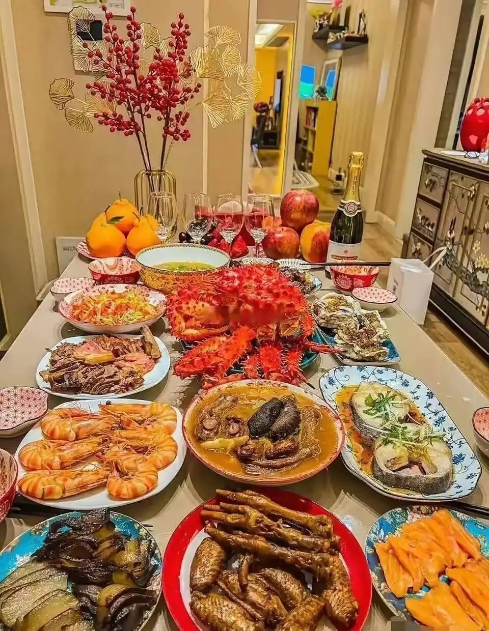 左边是富人的午餐，右边是穷人的午餐，看看这对比​​​