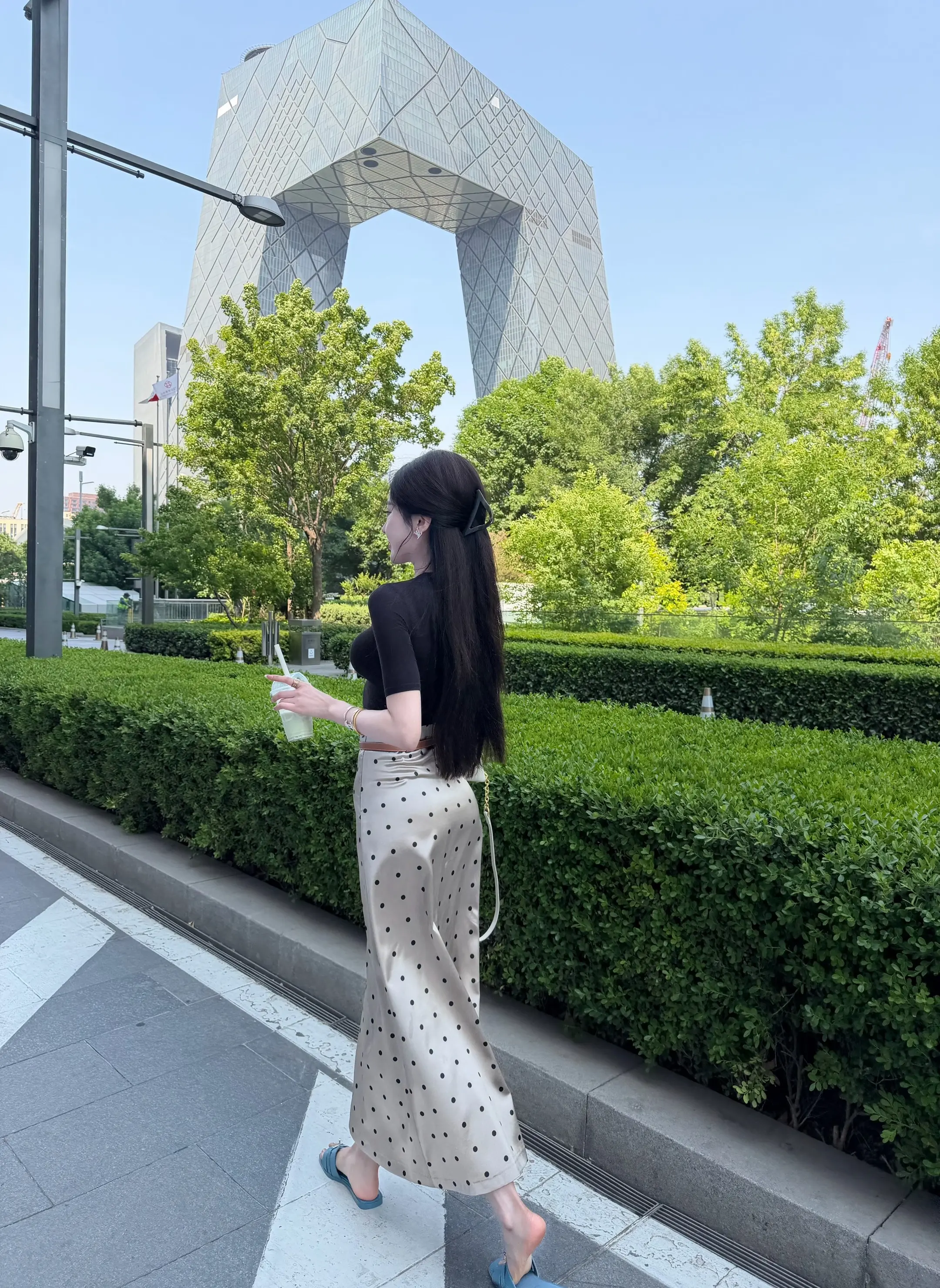 晚风与长裙 城市氛围感街拍 路边温柔风