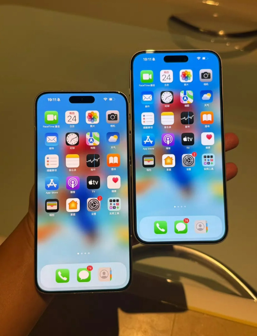 红米和苹果，能看出来那个是红米吗？