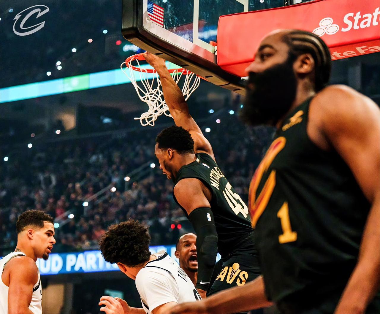 哈登：米球王，我是手指有伤，莫布里是伤病管理，你也不打？？战略性放弃？？？米切