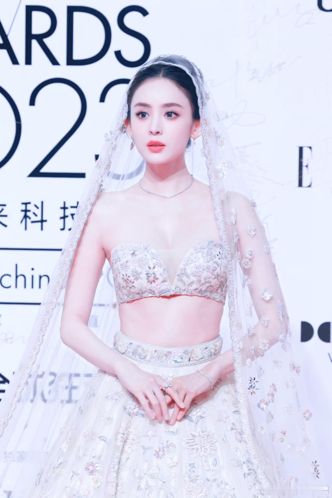 娜扎娜扎ELLE风尚大典红毯第二组美图娜扎玉茗茶骨娜扎赴山海​​​