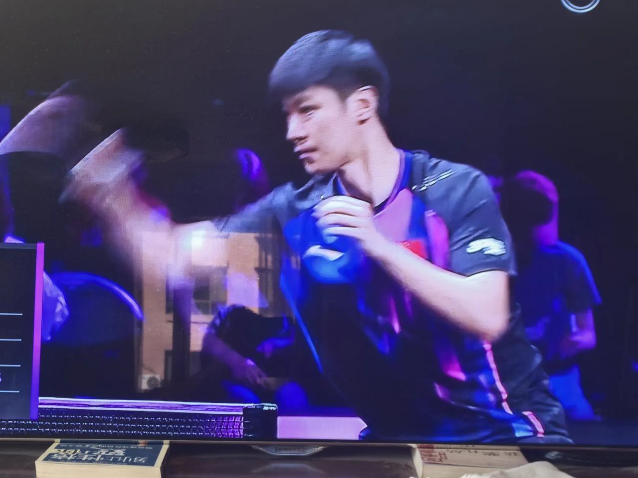 薛飞输卡尔伯格一点也不亏！世乒联冠军赛（日本站）第一轮，国乒选手薛飞迎