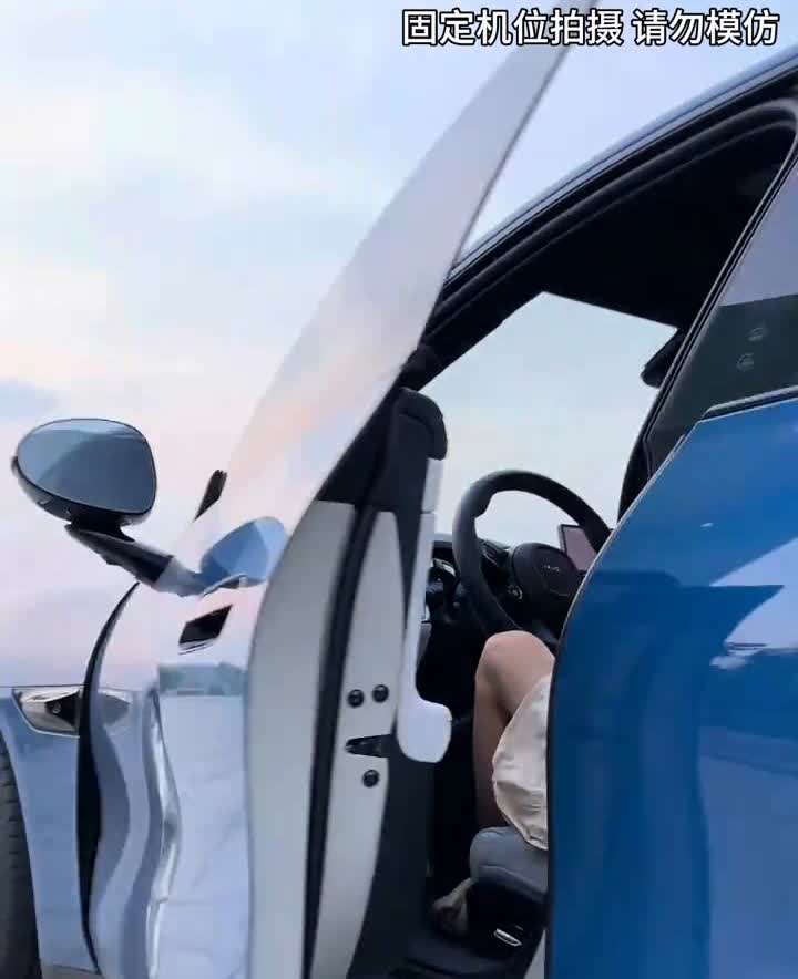 汽车上最怕你不知道的隐藏功能。·第一、下车锁车后长按车钥匙上的锁车键3秒，所