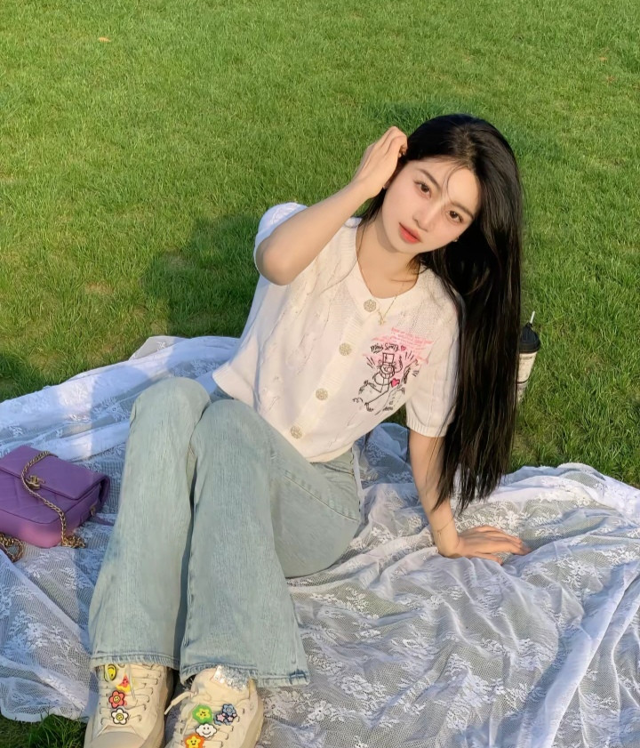 露营的小姐姐