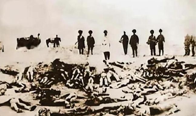 1937年，马家军旅长韩起功一声令下，2609名被俘的红军战士被活活埋进了张掖的