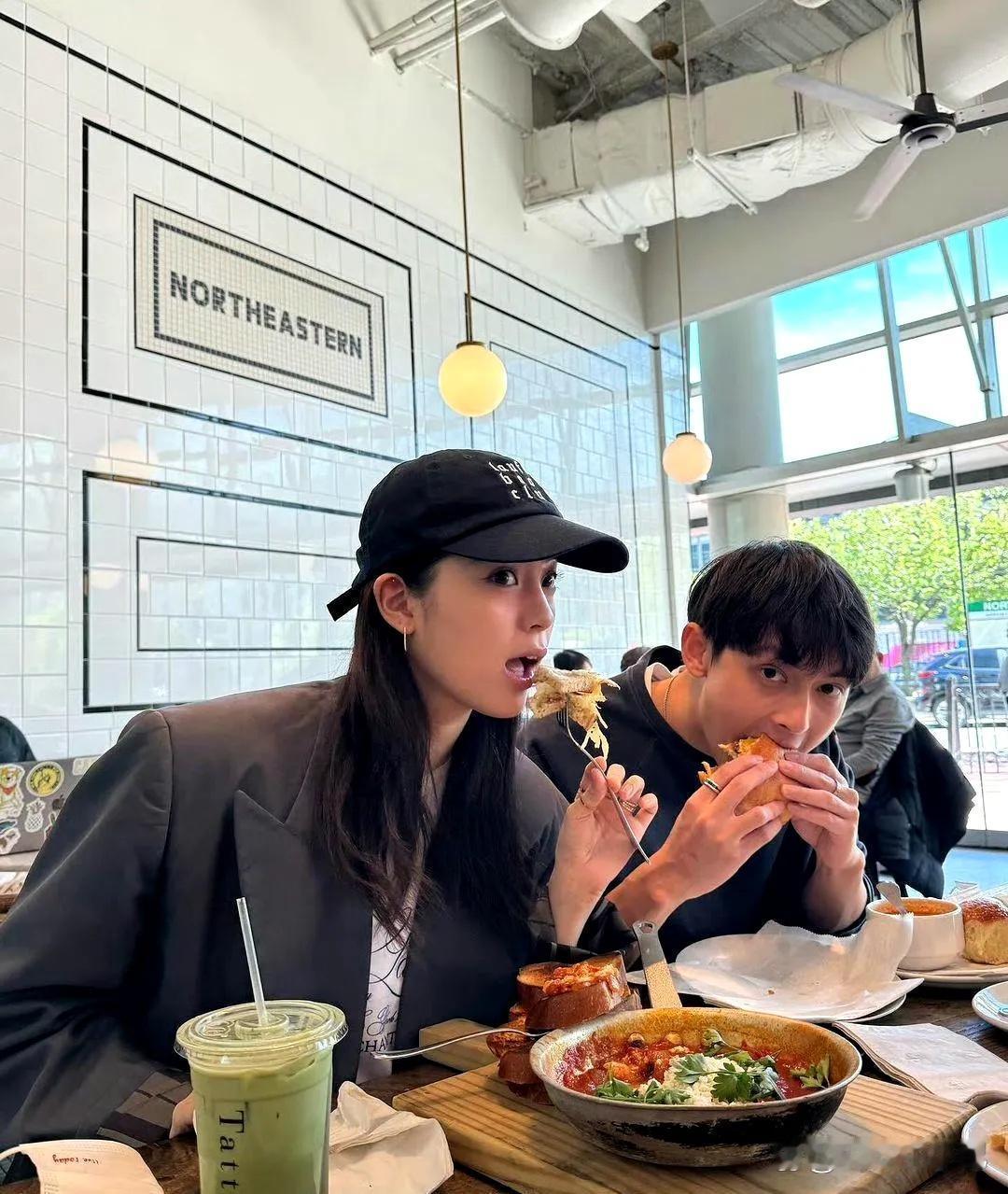 发现欧阳娜娜每次发的都是西餐，面包之类的