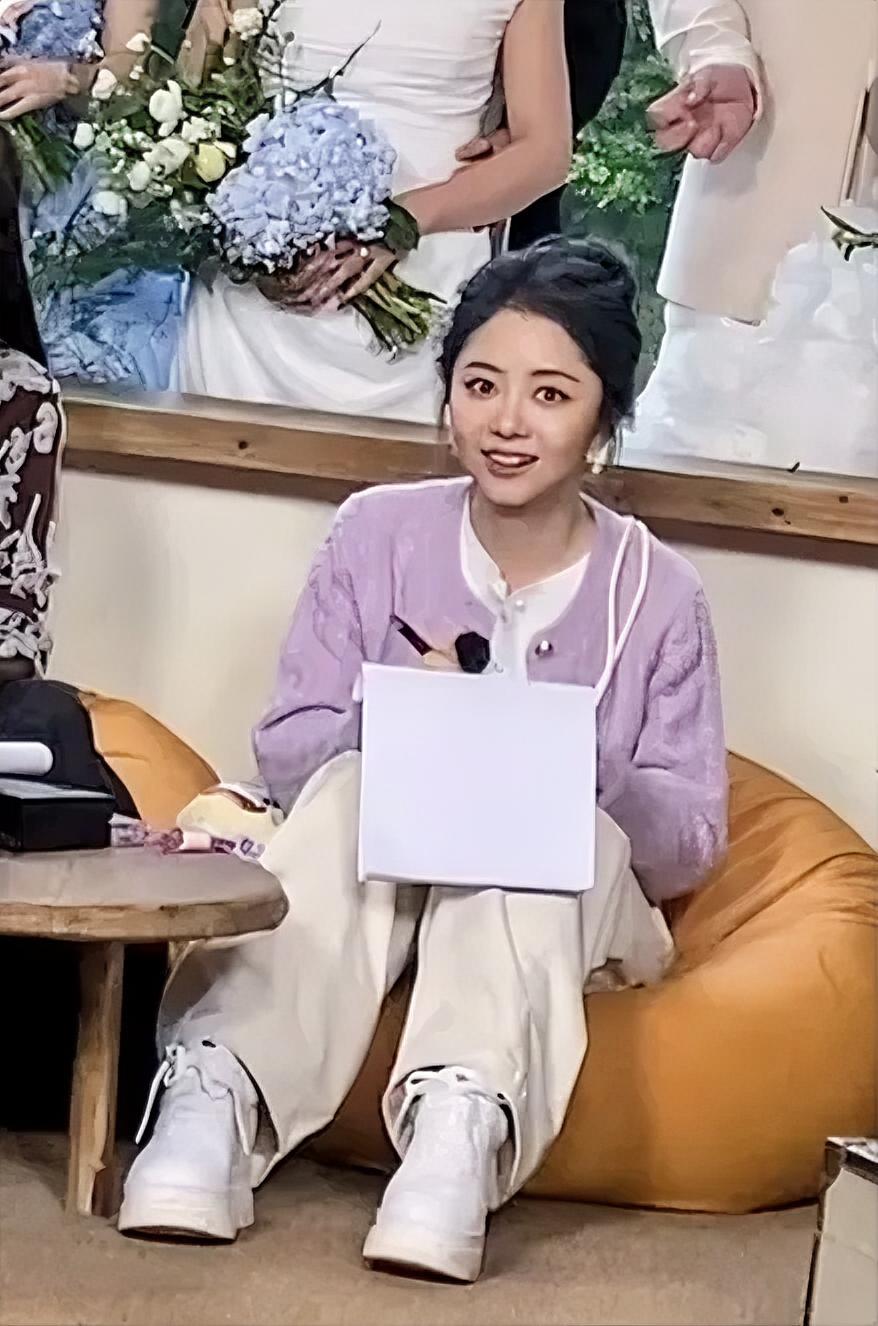 一早上起来，大概全国人民都知道了35岁的谭松韵，居然去了四川泸州！这次