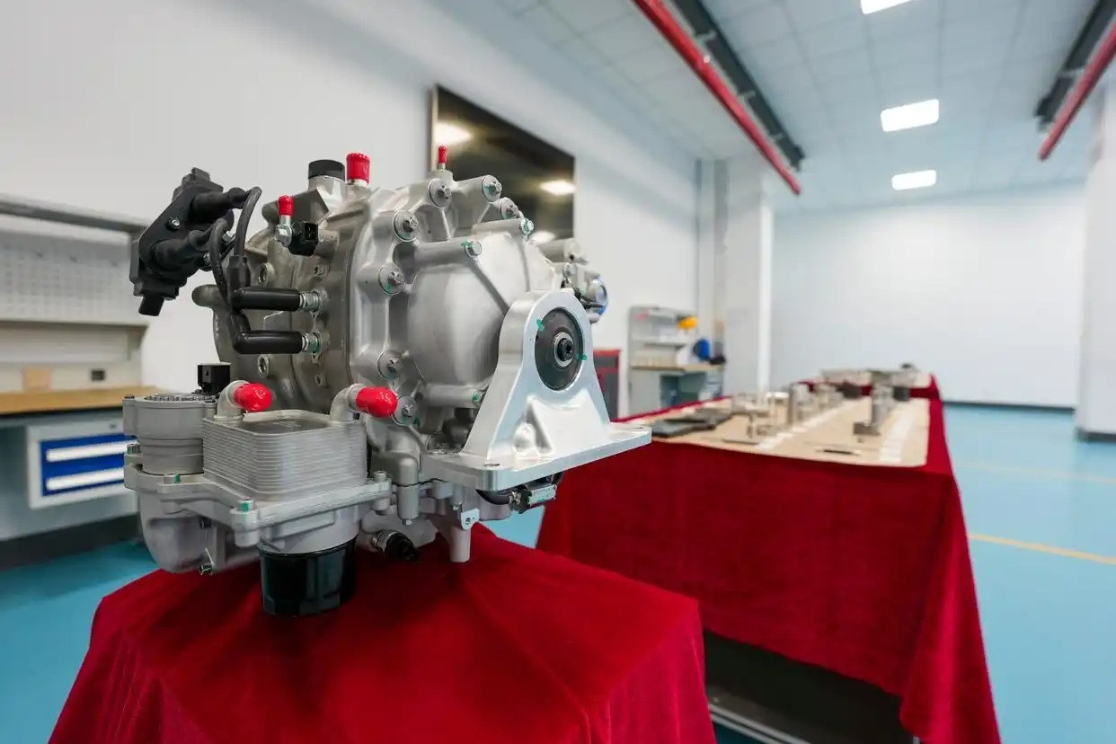 12月19日，东安动力转子发动机平台首台R05E样机在哈尔滨东安汽车动力股份有限